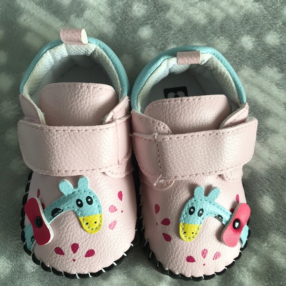 Eau  Laysmen Other - NWOT Eau  Laysmen Size 3 Pink Giraffe Shoes